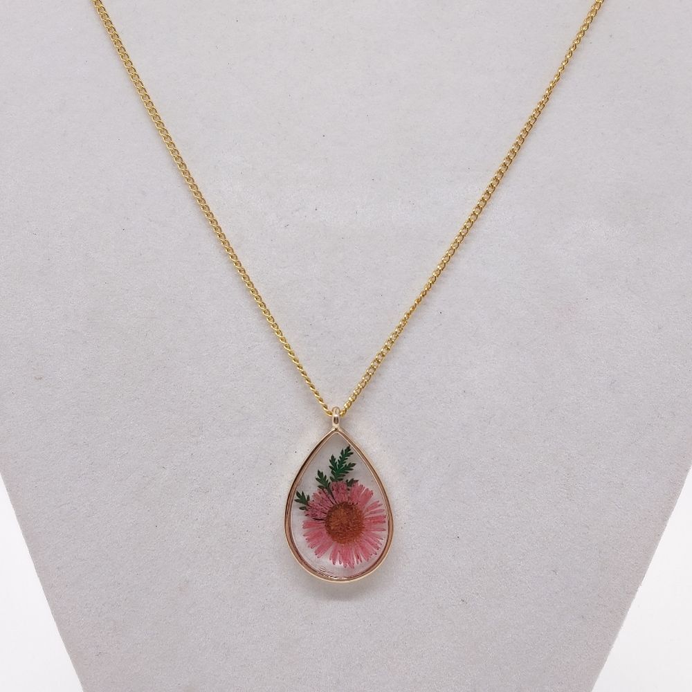 Necklace Teardrop w/ Pink Dried Flower